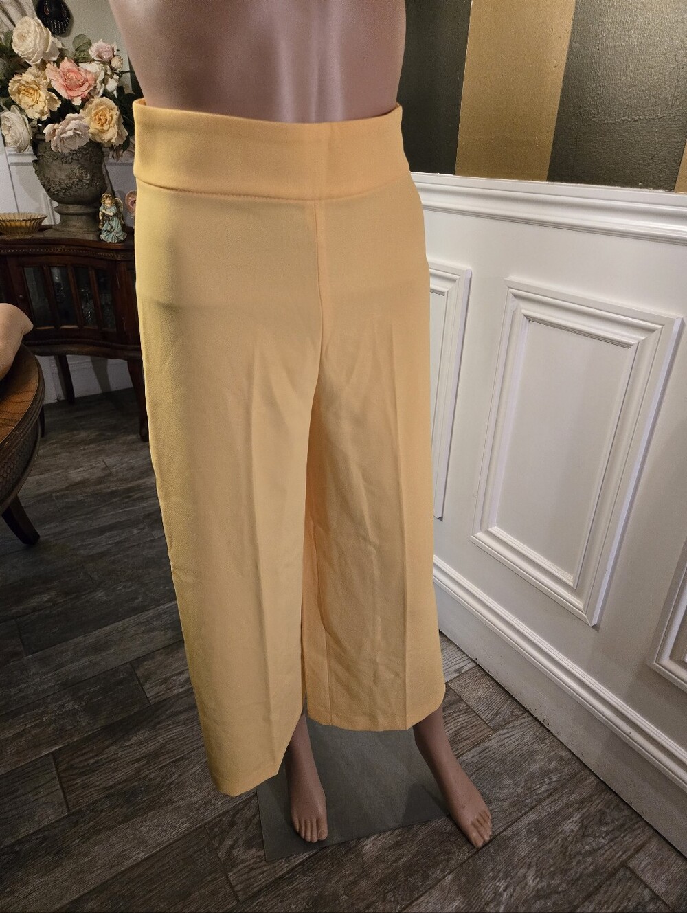 Zara Soft Yellow Wide-Leg Cropped Trousers